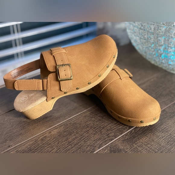 Cat & Jack Cognac Rainey Slip on Clogs - Size 2 - Picture 11 of 12
